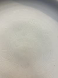 A Chinese Dehua blanc de Chine incised 'Peony' plate, 17/18th C.