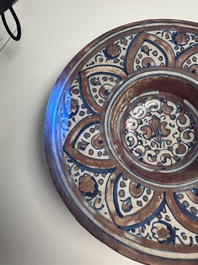 An Italian maiolica lustreware deep plate, Gubbio, 16th C.