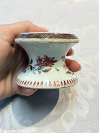 A collection of four Chinese blue and white, famille rose and Imari-style salts and a Samson Paris salt, 18/19th C.