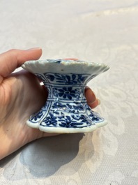 A collection of four Chinese blue and white, famille rose and Imari-style salts and a Samson Paris salt, 18/19th C.