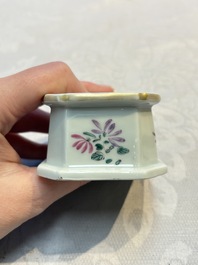 A collection of four Chinese blue and white, famille rose and Imari-style salts and a Samson Paris salt, 18/19th C.