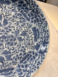 A Chinese blue and white dish with floral design, Kangxi