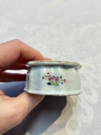 A collection of four Chinese blue and white, famille rose and Imari-style salts and a Samson Paris salt, 18/19th C.