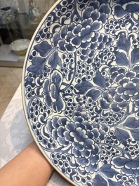 A Chinese blue and white dish with floral design, Kangxi