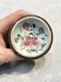 A collection of four Chinese blue and white, famille rose and Imari-style salts and a Samson Paris salt, 18/19th C.