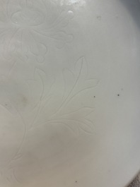 A Chinese Dehua blanc de Chine incised 'Peony' plate, 17/18th C.
