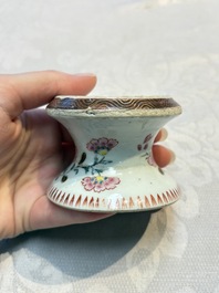 A collection of four Chinese blue and white, famille rose and Imari-style salts and a Samson Paris salt, 18/19th C.