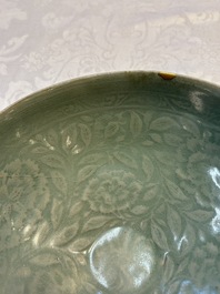 A fine Korean celadon moulded 'Peony Scroll' bowl with a wooden box, Goryeo, 13th C.