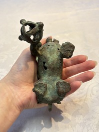 A pair of Vietnamese bronze lions, 19/20th C.