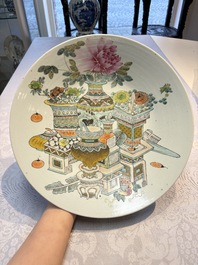 A Chinese famille rose 'Elegant Beauty' basin and a qianjiang cai 'Antiquities' dish, Guangxu mark, 19th C.