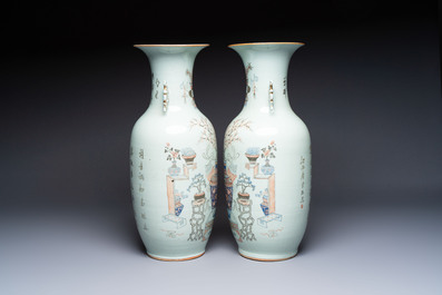 A pair of Chinese qianjiang cai 'Antiquities' vases, signed workshop of Qingyun 慶雲, 19/20th C.