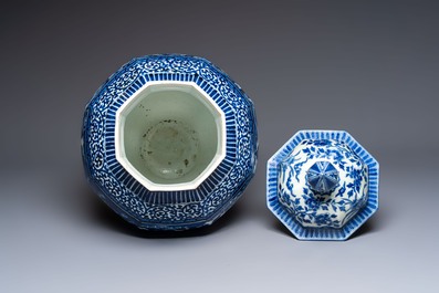 A large Japanese Arita blue and white vase and cover, Edo, late 17th C.
