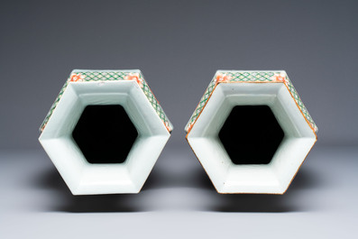 A pair of large Chinese famille verte hexagonal 'Si Ai Tu 四愛圖' vases, 19th C.