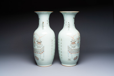A pair of Chinese qianjiang cai 'Antiquities' vases, signed workshop of Qingyun 慶雲, 19/20th C.
