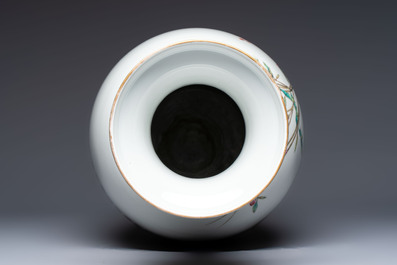 A fine Chinese famille rose 'An Ju Le Ye 安居樂業' vase, Gong Yi 工藝 seal and Jingdezhen 景德鎮 mark, 20th C.