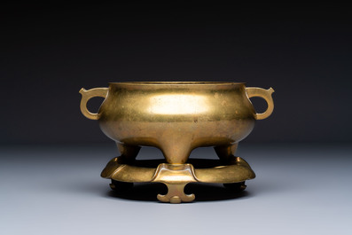 A fine Chinese bronze tripod censer and stand, Xuande mark, 17/18th C.