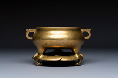 A fine Chinese bronze tripod censer and stand, Xuande mark, 17/18th C.