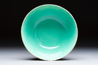 A Chinese grisaille yellow-ground 'Da Ya Zhai 大雅齋' bowl, Yong Qing Chang Chun 永慶長春 mark, 19th C.