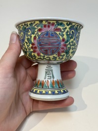 A collection of 28 Chinese famille rose wares, 18th C. and later