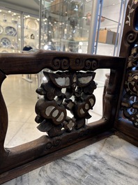 A pair of Chinese marble-inset mother-of-pearl-inlaid hongmu chairs, 19th C.