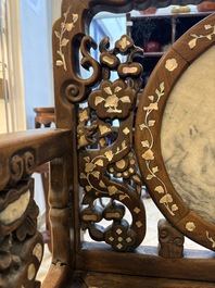 A pair of Chinese marble-inset mother-of-pearl-inlaid hongmu chairs, 19th C.