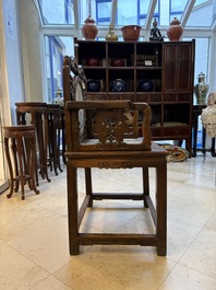 A pair of Chinese marble-inset mother-of-pearl-inlaid hongmu chairs, 19th C.