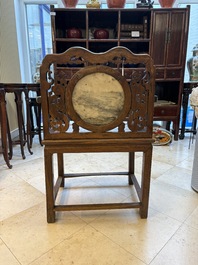 A pair of Chinese marble-inset mother-of-pearl-inlaid hongmu chairs, 19th C.