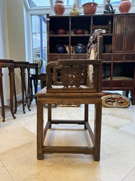 A pair of Chinese marble-inset mother-of-pearl-inlaid hongmu chairs, 19th C.