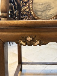 A pair of Chinese marble-inset mother-of-pearl-inlaid hongmu chairs, 19th C.