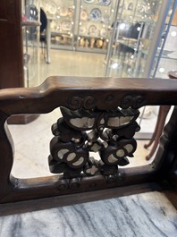 A pair of Chinese marble-inset mother-of-pearl-inlaid hongmu chairs, 19th C.