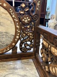 A pair of Chinese marble-inset mother-of-pearl-inlaid hongmu chairs, 19th C.