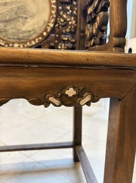 A pair of Chinese marble-inset mother-of-pearl-inlaid hongmu chairs, 19th C.