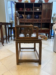 A pair of Chinese marble-inset mother-of-pearl-inlaid hongmu chairs, 19th C.