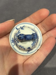 A large collection of 152 pieces, mainly Chinese porcelain covers, Kangxi and later