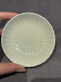 A large collection of 152 pieces, mainly Chinese porcelain covers, Kangxi and later