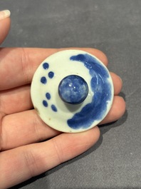 A large collection of 152 pieces, mainly Chinese porcelain covers, Kangxi and later