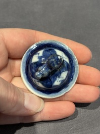 A large collection of 152 pieces, mainly Chinese porcelain covers, Kangxi and later
