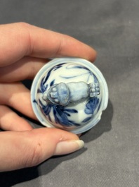 A large collection of 152 pieces, mainly Chinese porcelain covers, Kangxi and later