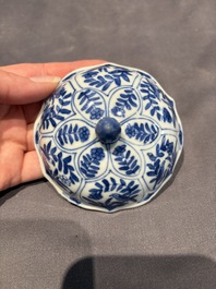 A large collection of 152 pieces, mainly Chinese porcelain covers, Kangxi and later
