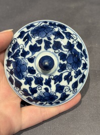 A large collection of 152 pieces, mainly Chinese porcelain covers, Kangxi and later
