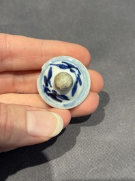 A large collection of 152 pieces, mainly Chinese porcelain covers, Kangxi and later