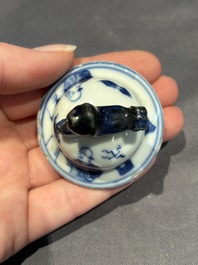 A large collection of 152 pieces, mainly Chinese porcelain covers, Kangxi and later