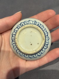 A large collection of 152 pieces, mainly Chinese porcelain covers, Kangxi and later