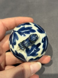 A large collection of 152 pieces, mainly Chinese porcelain covers, Kangxi and later