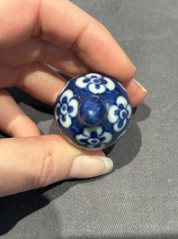 A large collection of 152 pieces, mainly Chinese porcelain covers, Kangxi and later