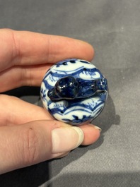 A large collection of 152 pieces, mainly Chinese porcelain covers, Kangxi and later