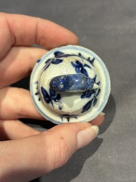 A large collection of 152 pieces, mainly Chinese porcelain covers, Kangxi and later