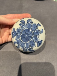 A large collection of 152 pieces, mainly Chinese porcelain covers, Kangxi and later