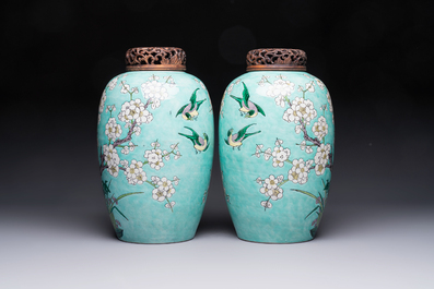 A pair of fine Chinese famille verte turquoise-ground 'Magpie and Prunus' jars with reticulated wooden covers, 19th C.