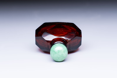 A Chinese facetted amber glass snuff bottle, 19th C.